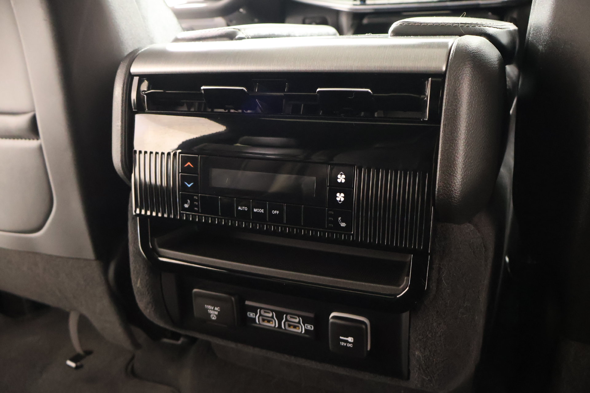 Used 2024 Jeep Wagoneer Series II RWD image 17