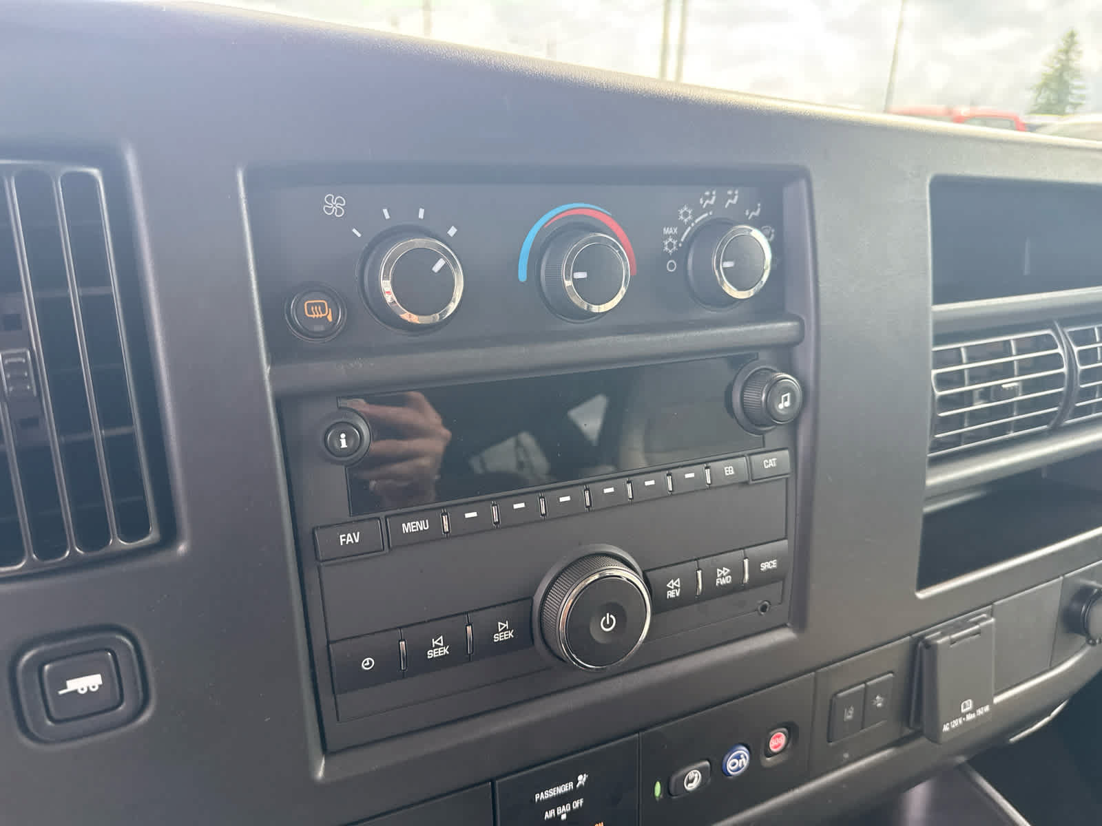 Certified 2024 Chevrolet Express 3500 LT w/ LT Preferred Equipment Group RWD image 17