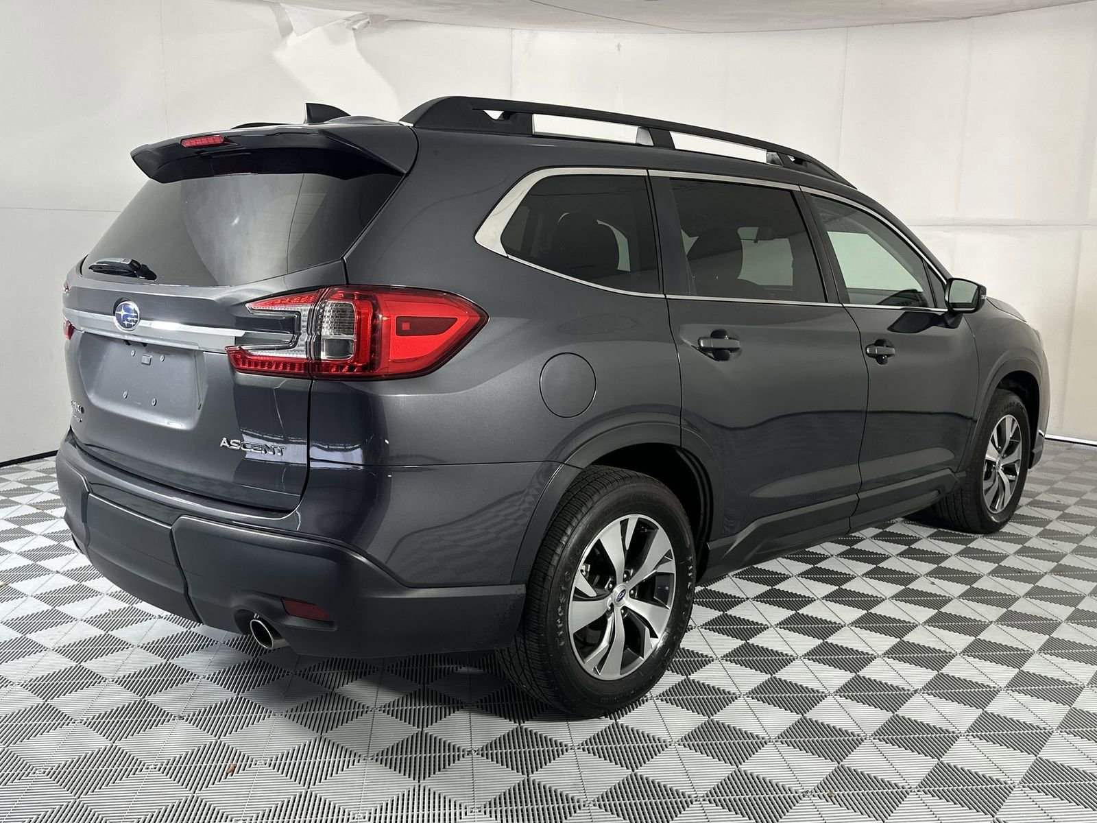 Used 2023 Subaru Ascent Premium AWD/4WD image 8