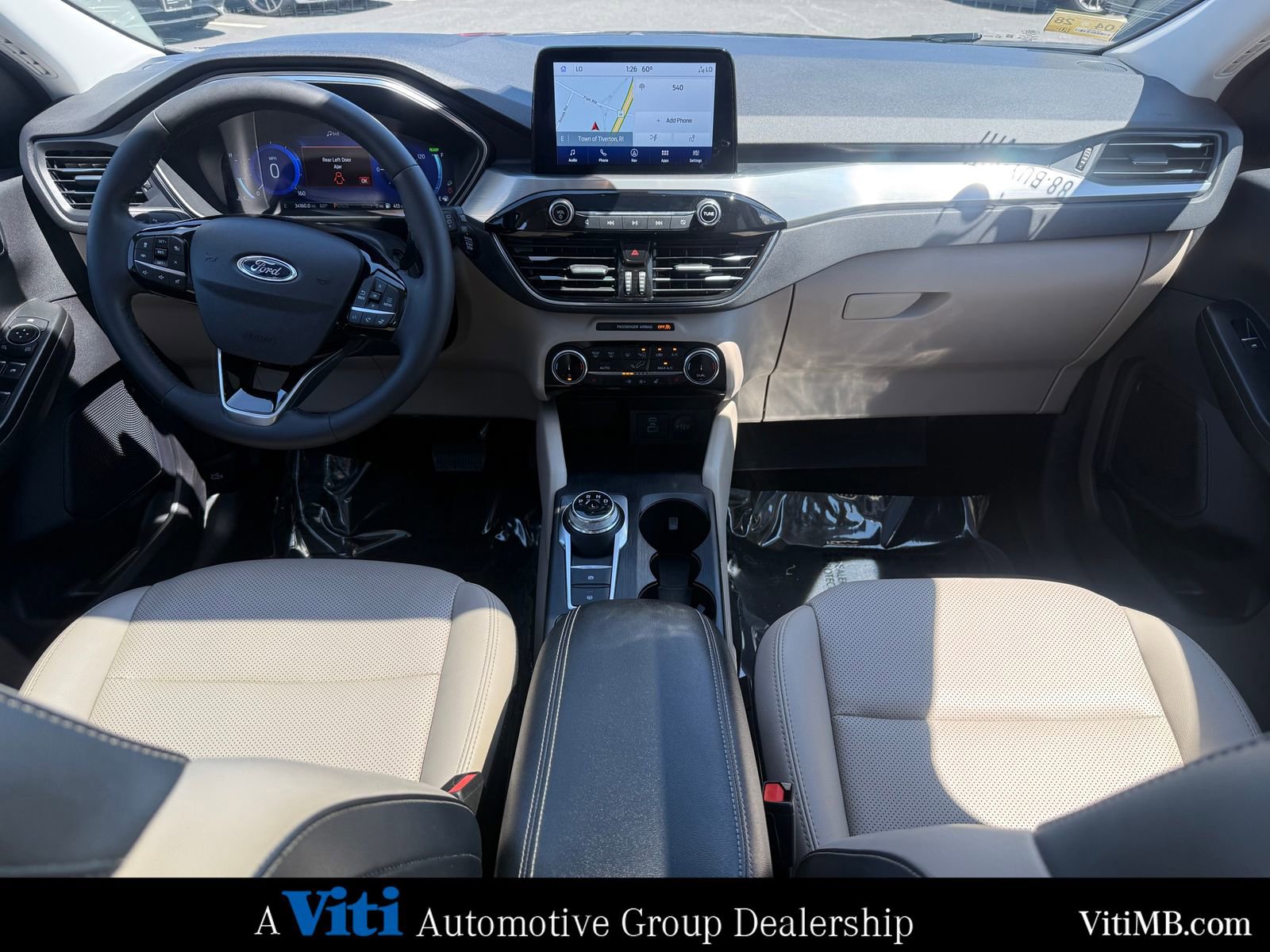 Used 2022 Ford Escape Titanium FWD image 2