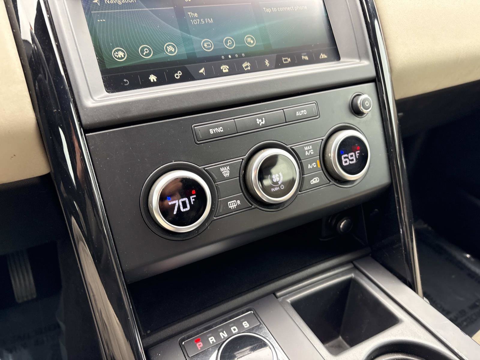 Used 2018 Land Rover Discovery SE image 23