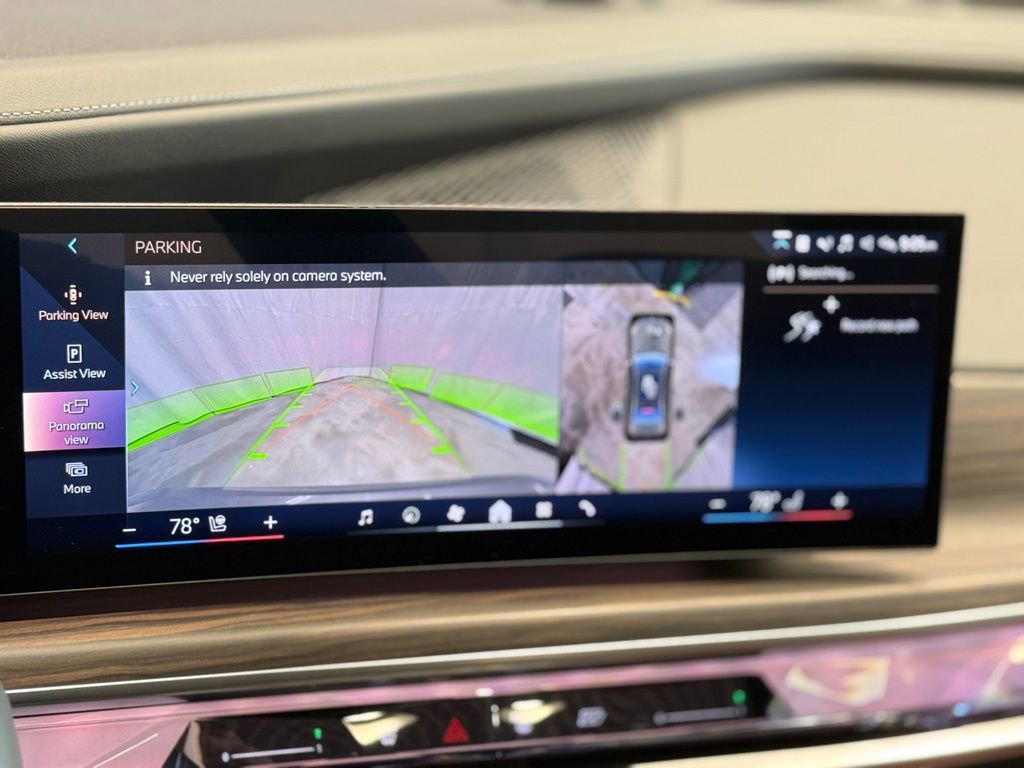 Used 2023 BMW 760i xDrive image 11