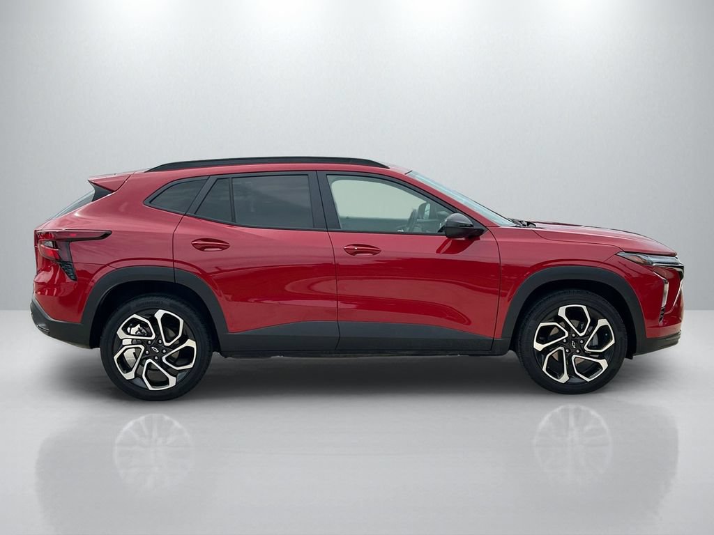 Used 2026 Chevrolet Trax RS w/ Sunroof Package FWD image 4