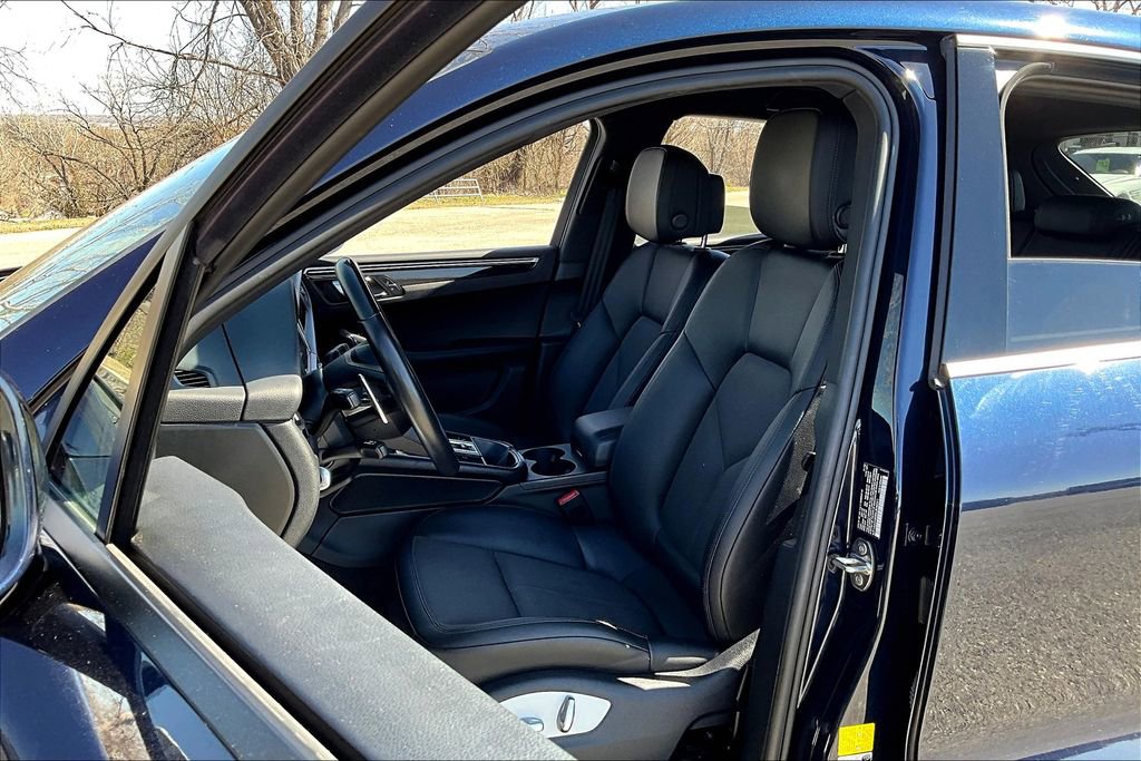 Used 2022 Porsche Macan image 37