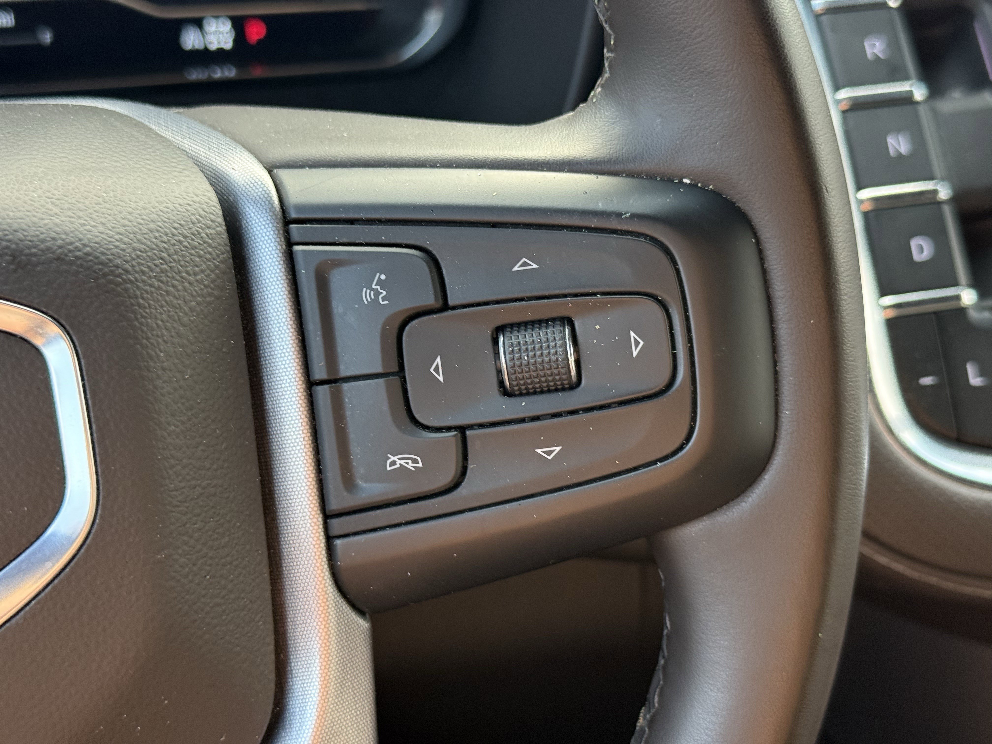 Used 2024 GMC Yukon SLT image 17