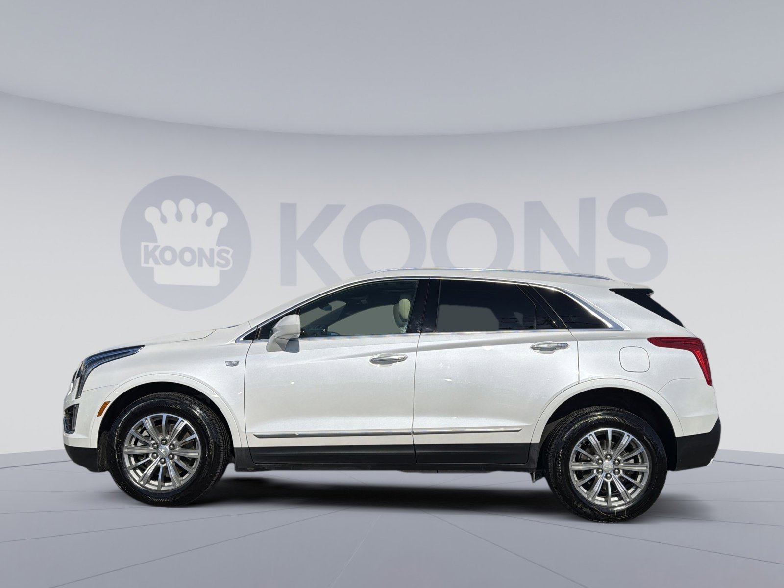 Used 2017 Cadillac XT5 Luxury w/ Driver Awareness Package image 2