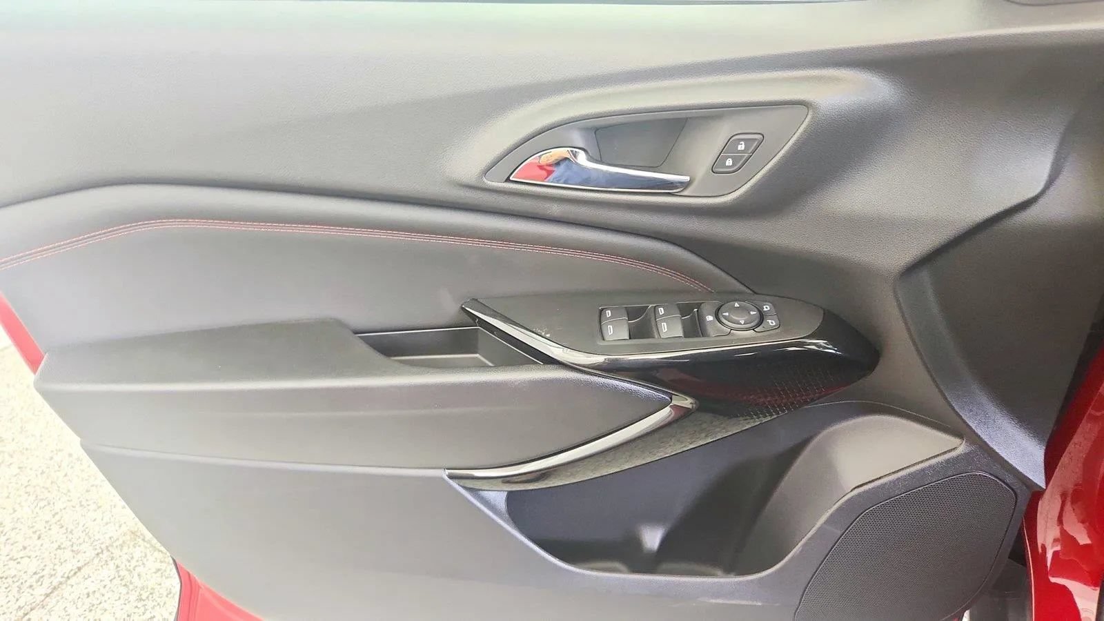 New 2026 Chevrolet Trax RS w/ Driver Confidence Package FWD image 24