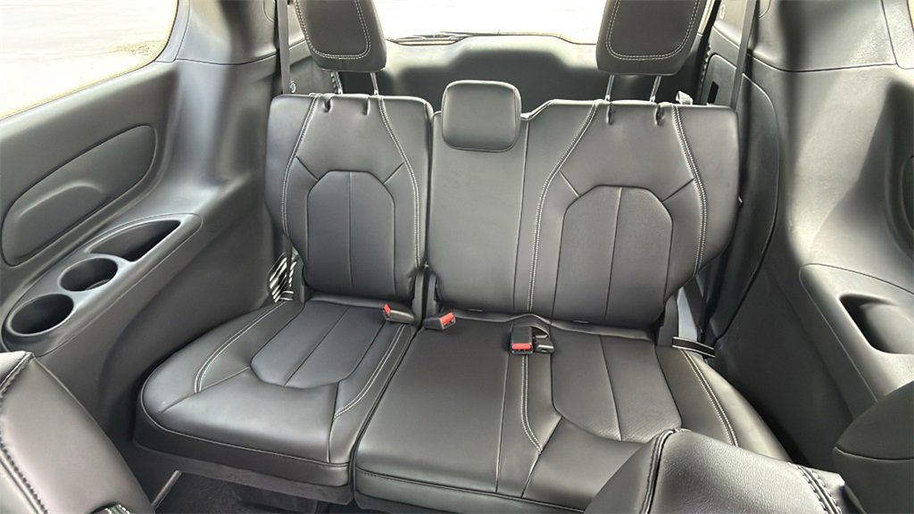 New 2025 Chrysler Pacifica Select image 11