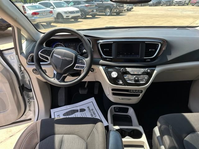 Used 2023 Chrysler Voyager LX FWD image 17
