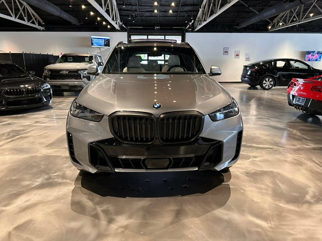 Used 2025 BMW X5 xDrive40i w/ M Sport Package AWD/4WD image 8
