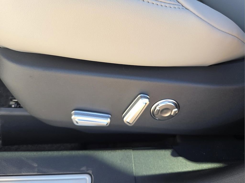 New 2026 Lincoln Nautilus Premier AWD/4WD image 16