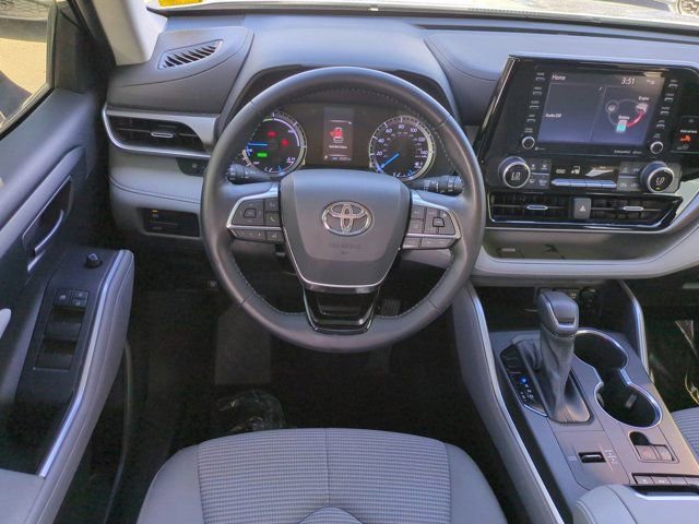 Used 2021 Toyota Highlander LE image 15