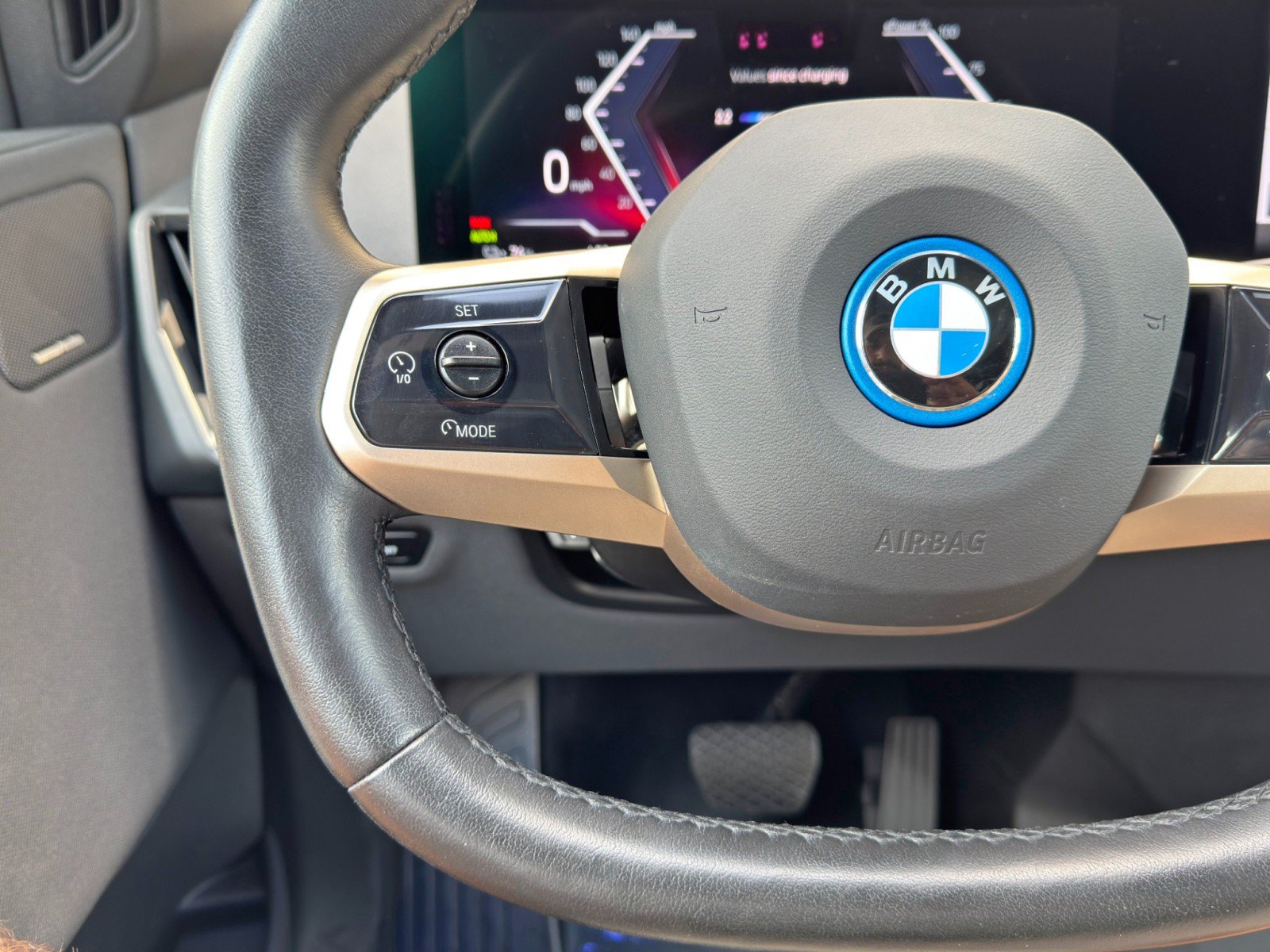 Used 2022 BMW iX xDrive50 w/ Sport Package AWD/4WD image 21