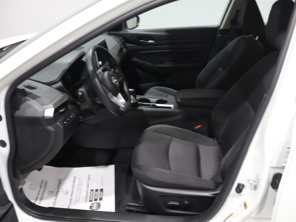 Used 2025 Nissan Altima 2.5 SV FWD image 11