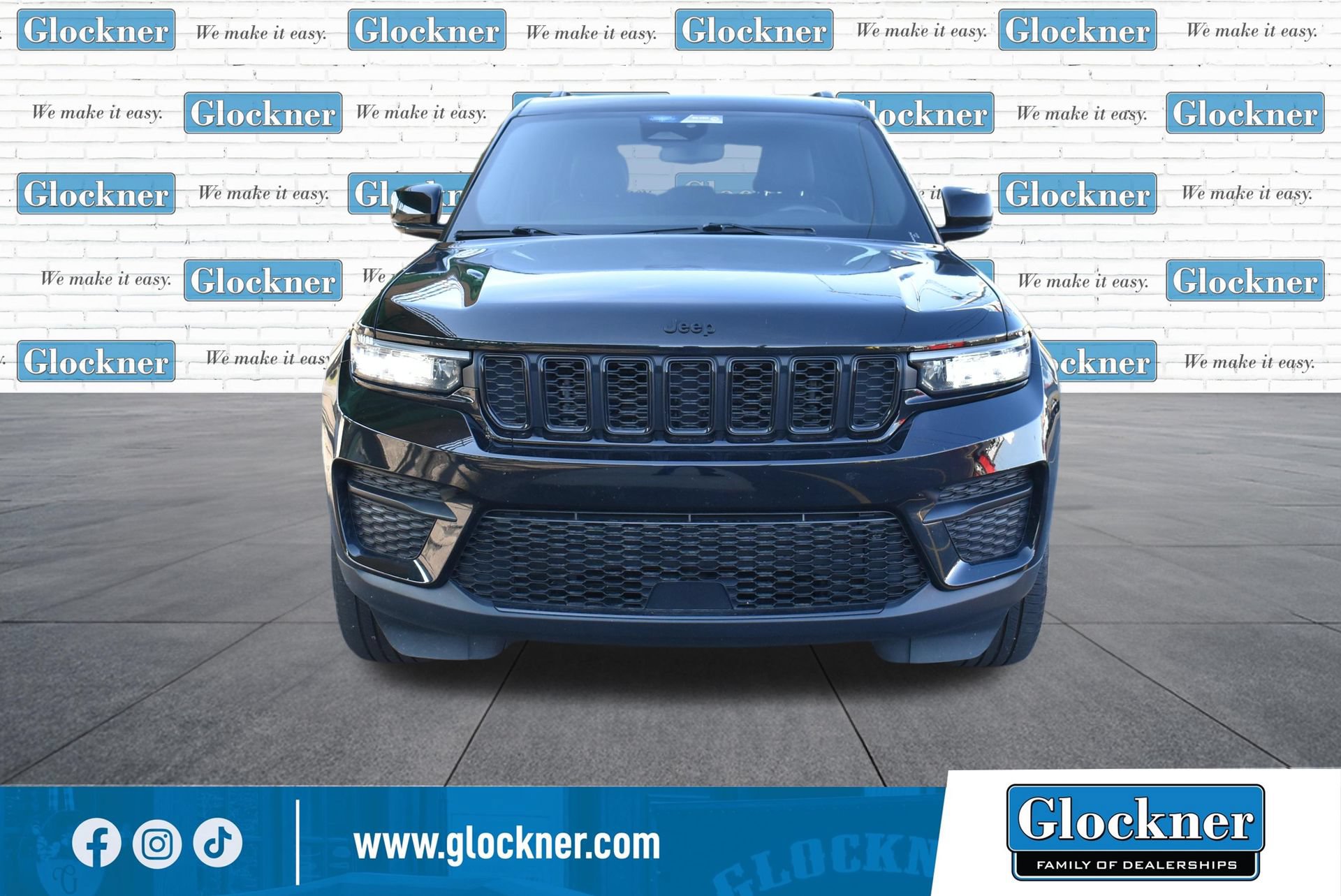 Used 2023 Jeep Grand Cherokee Altitude AWD/4WD image 2