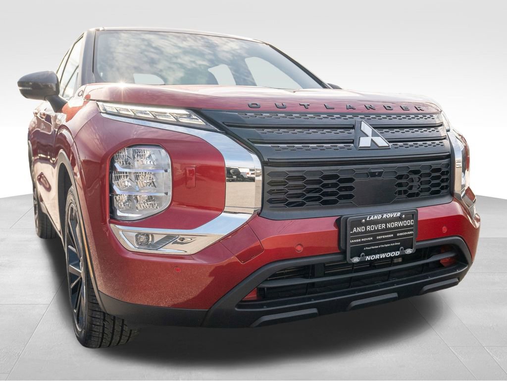 Used 2023 Mitsubishi Outlander SE Black Edition image 18
