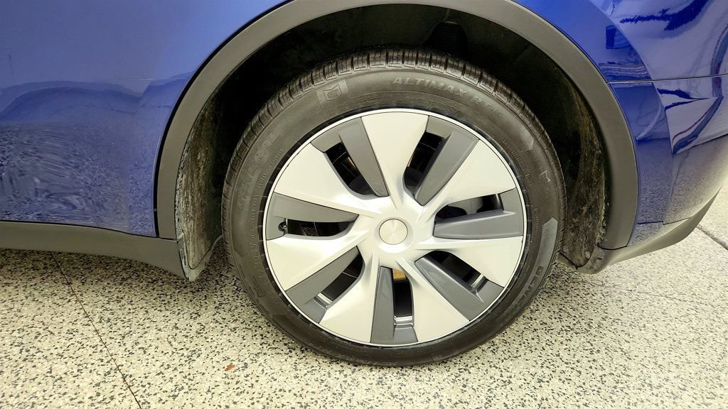 Used 2023 Tesla Model Y AWD image 9