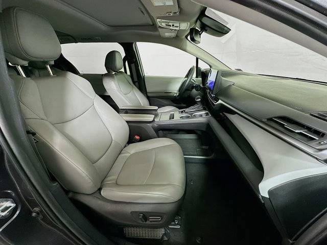 Certified 2025 Toyota Sienna XLE FWD image 29