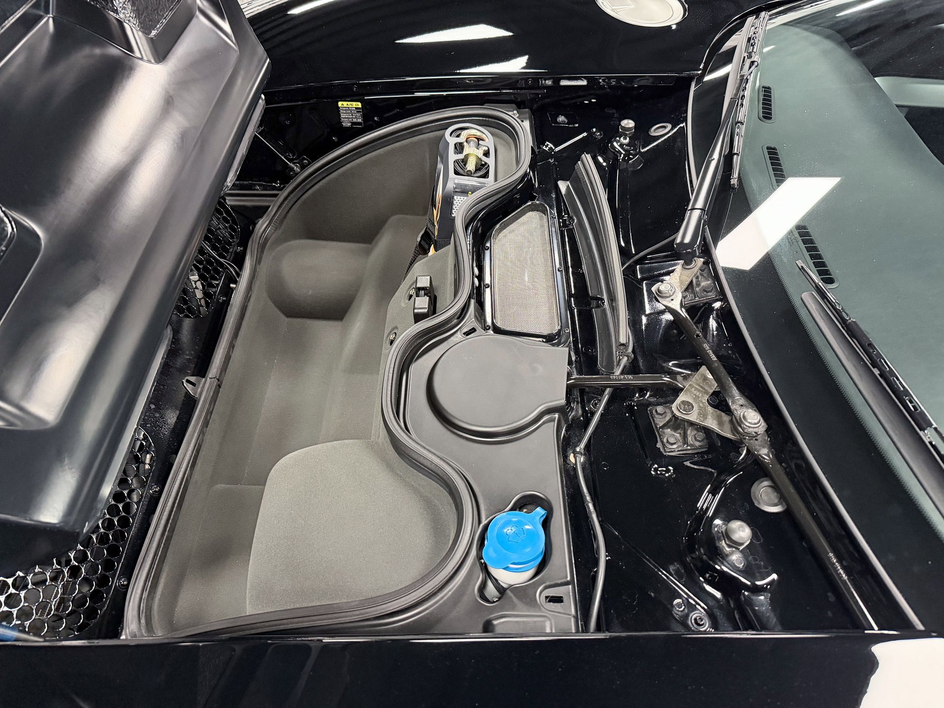 Used 2005 Ford GT image 15
