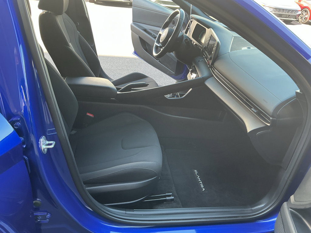 Used 2025 Hyundai Elantra Sport image 14