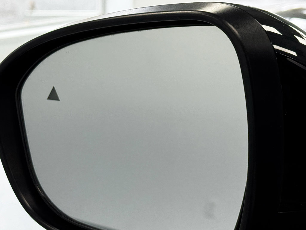 Used 2023 Mitsubishi Outlander SE image 13