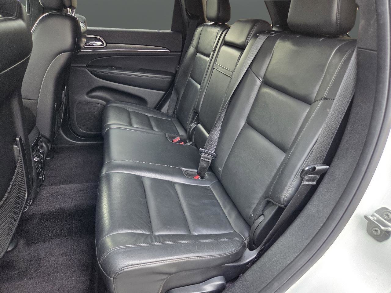 Used 2018 Jeep Grand Cherokee Limited AWD/4WD image 12