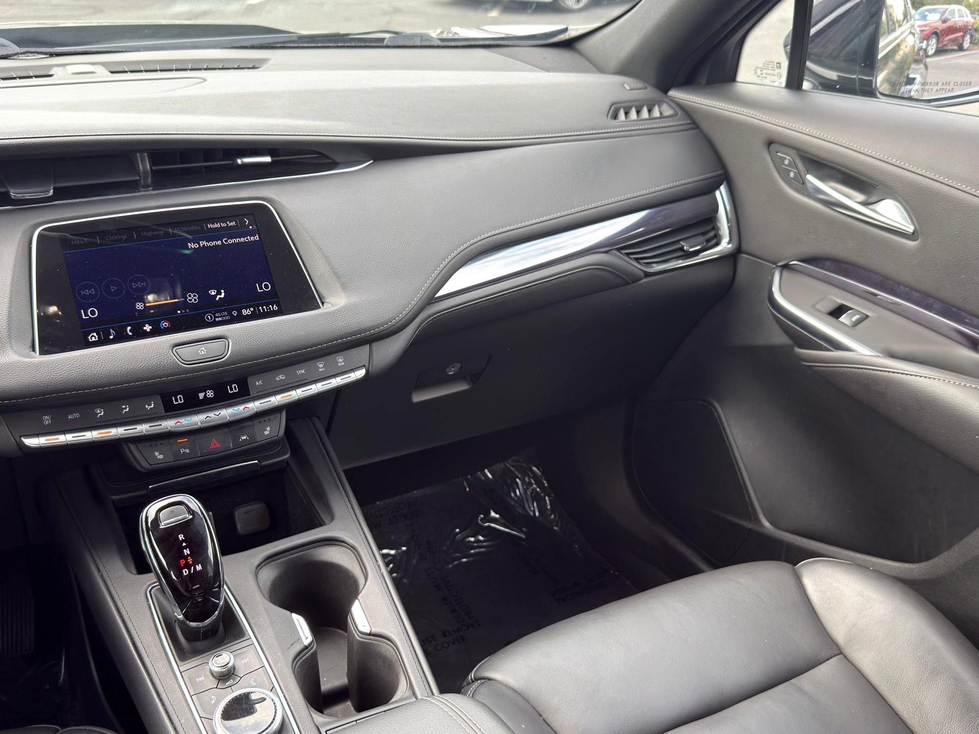 Used 2023 Cadillac XT4 Luxury w/ Cold Weather Package FWD image 25