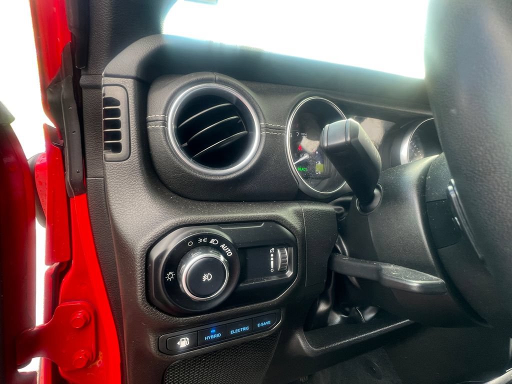 Used 2023 Jeep Wrangler Unlimited Sahara w/ Cold Weather Group AWD/4WD image 13