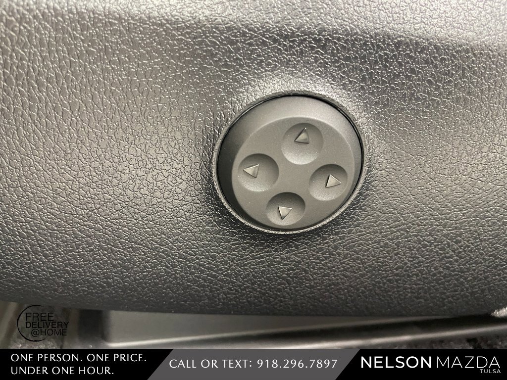 Used 2024 Mercedes-Benz GLC 300 4MATIC image 23