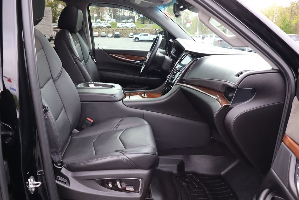 Used 2016 Cadillac Escalade ESV Luxury RWD image 35