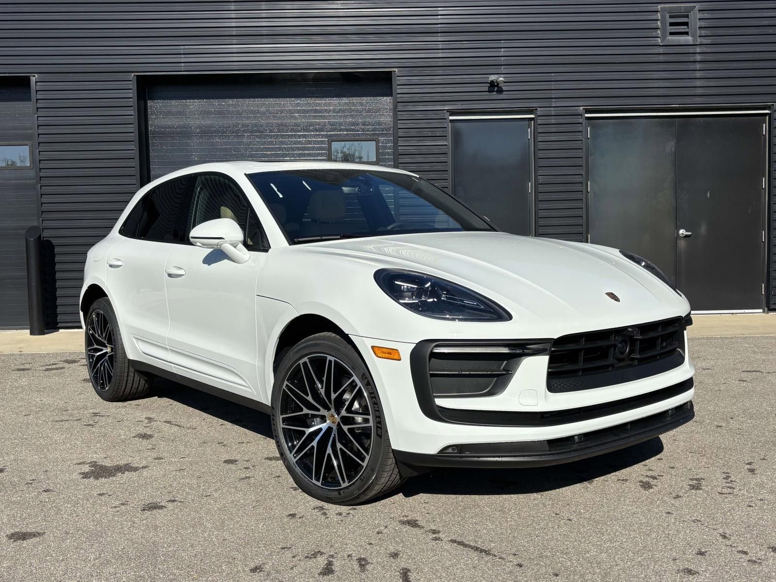 Used 2026 Porsche Macan AWD/4WD image 12