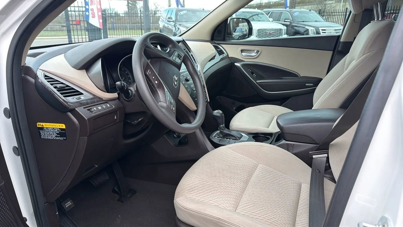 Used 2017 Hyundai Santa Fe SE image 18