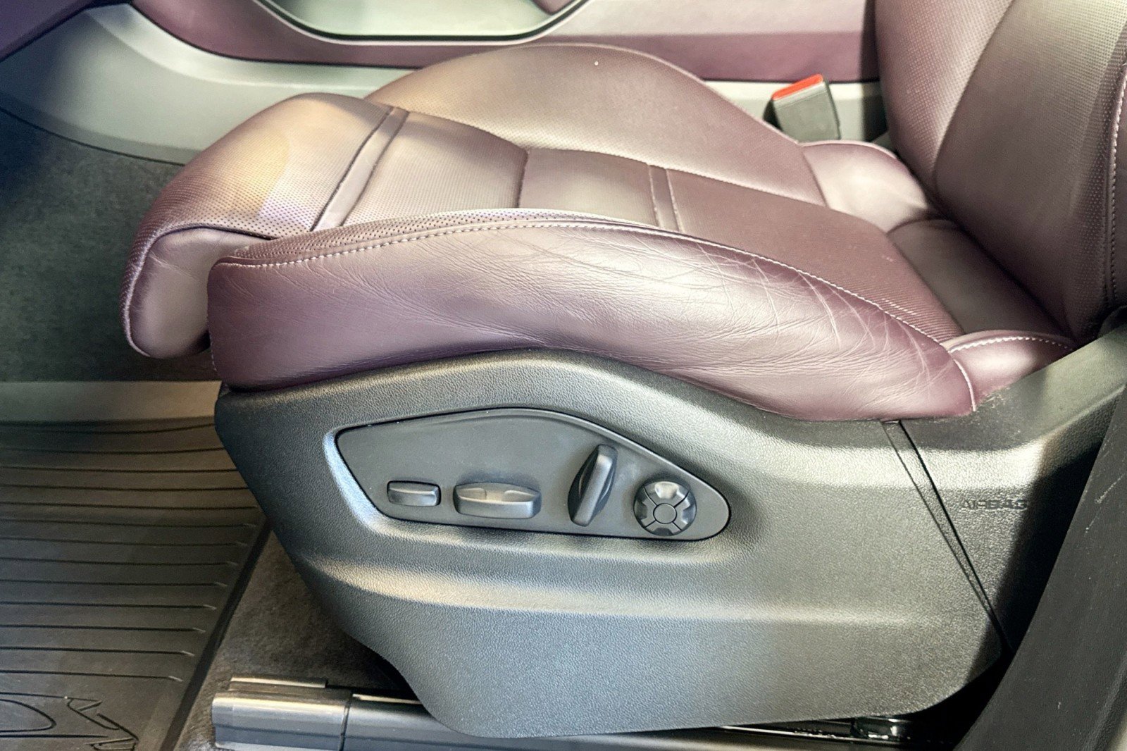 Used 2024 Porsche Cayenne S image 18