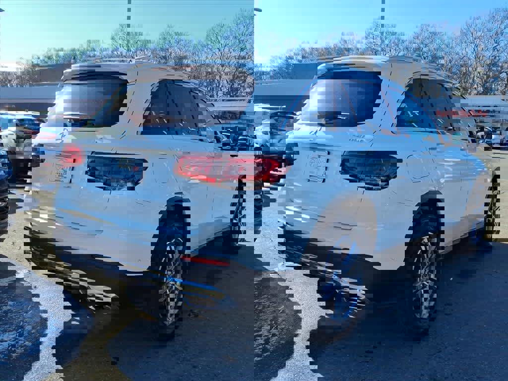 Used 2022 Mercedes-Benz GLC 300 4MATIC image 4