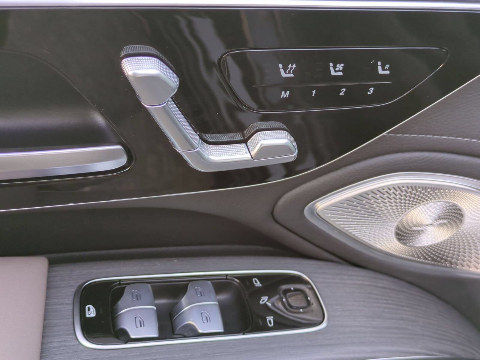 Used 2023 Mercedes-Benz EQS 580 4MATIC Sedan image 12