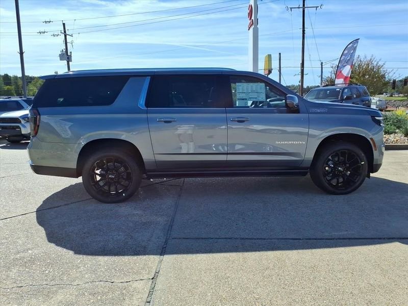 New 2026 Chevrolet Suburban High Country image 5