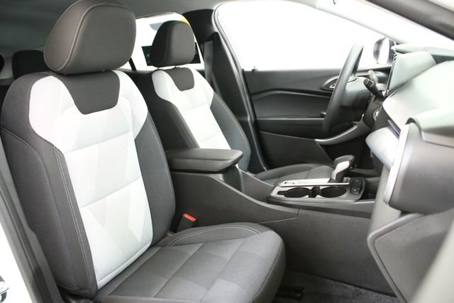 Certified 2025 Chevrolet Trax LS FWD image 29