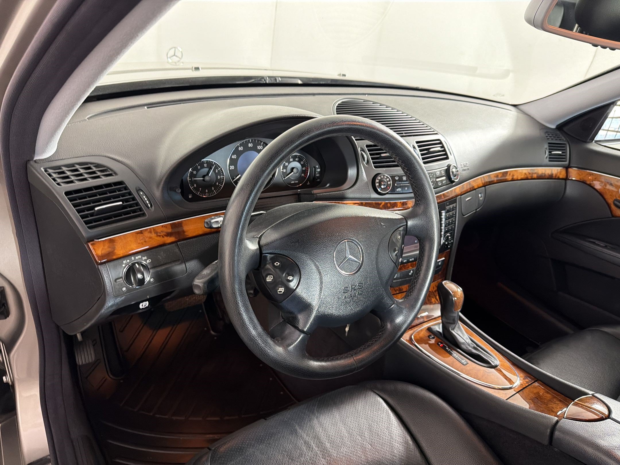 Used 2004 Mercedes-Benz E 320 4MATIC Sedan image 4