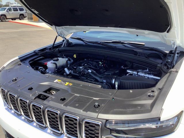 Used 2024 Jeep Grand Cherokee Laredo X w/ Trailer Tow Package image 43