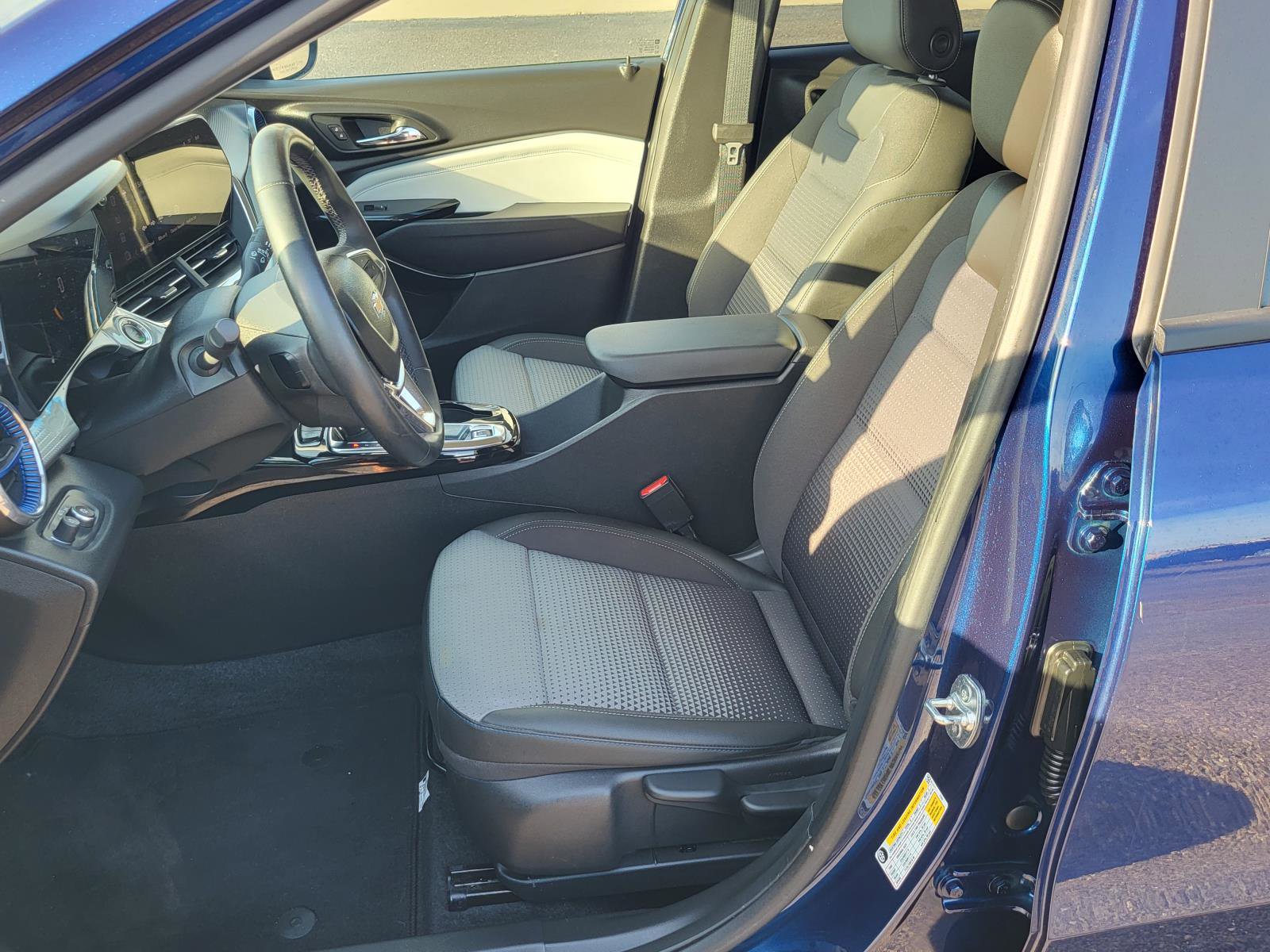 Used 2024 Chevrolet Trax LT w/ Driver Confidence Package image 17