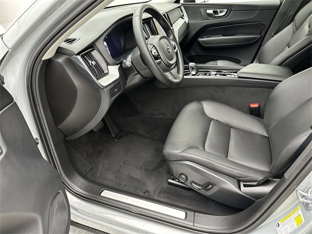 Used 2025 Volvo XC60 B5 Plus image 11