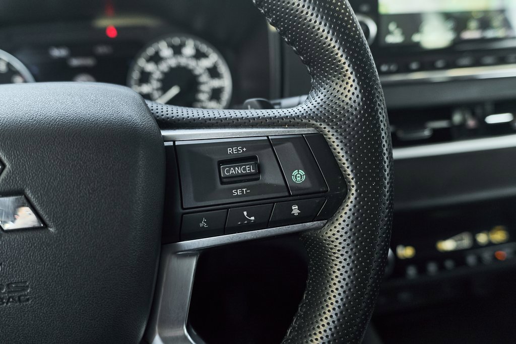 Used 2024 Mitsubishi Outlander SE image 33