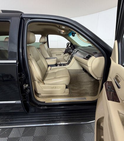 Used 2012 Cadillac Escalade AWD image 5