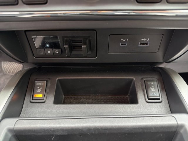 Used 2024 Nissan Titan SV w/ SV Convenience Package image 28