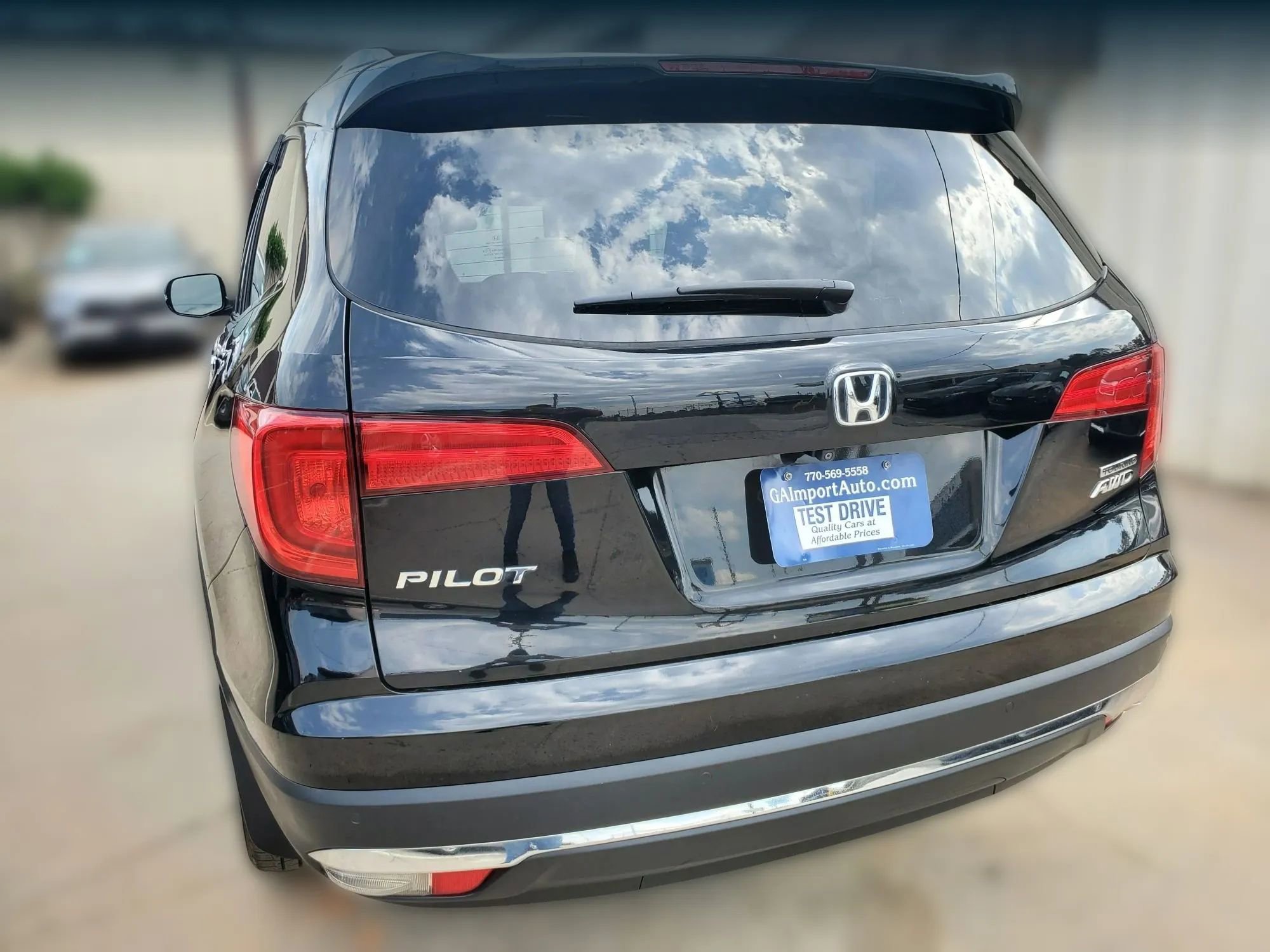 Used 2018 Honda Pilot Touring image 12