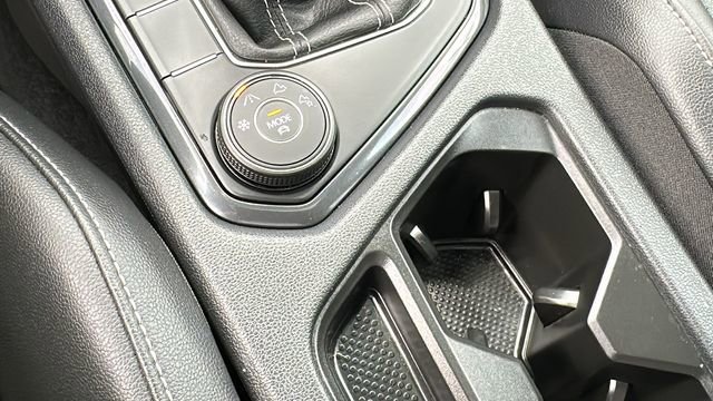 Used 2024 Volkswagen Tiguan SE R-Line image 21