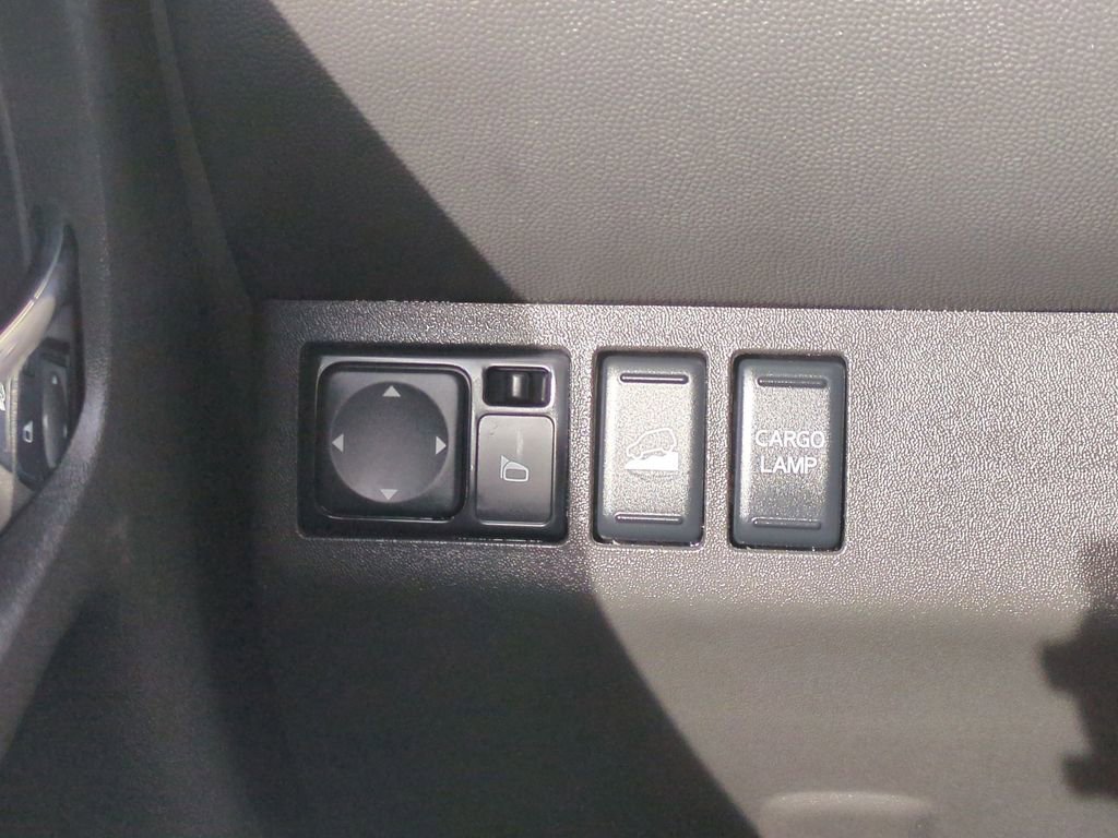 Used 2020 Nissan Frontier PRO-4X image 23