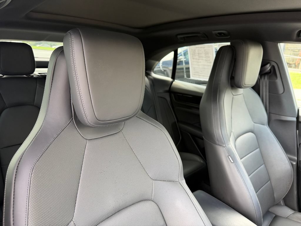 Used 2025 Porsche Macan 4 Electric AWD/4WD image 16