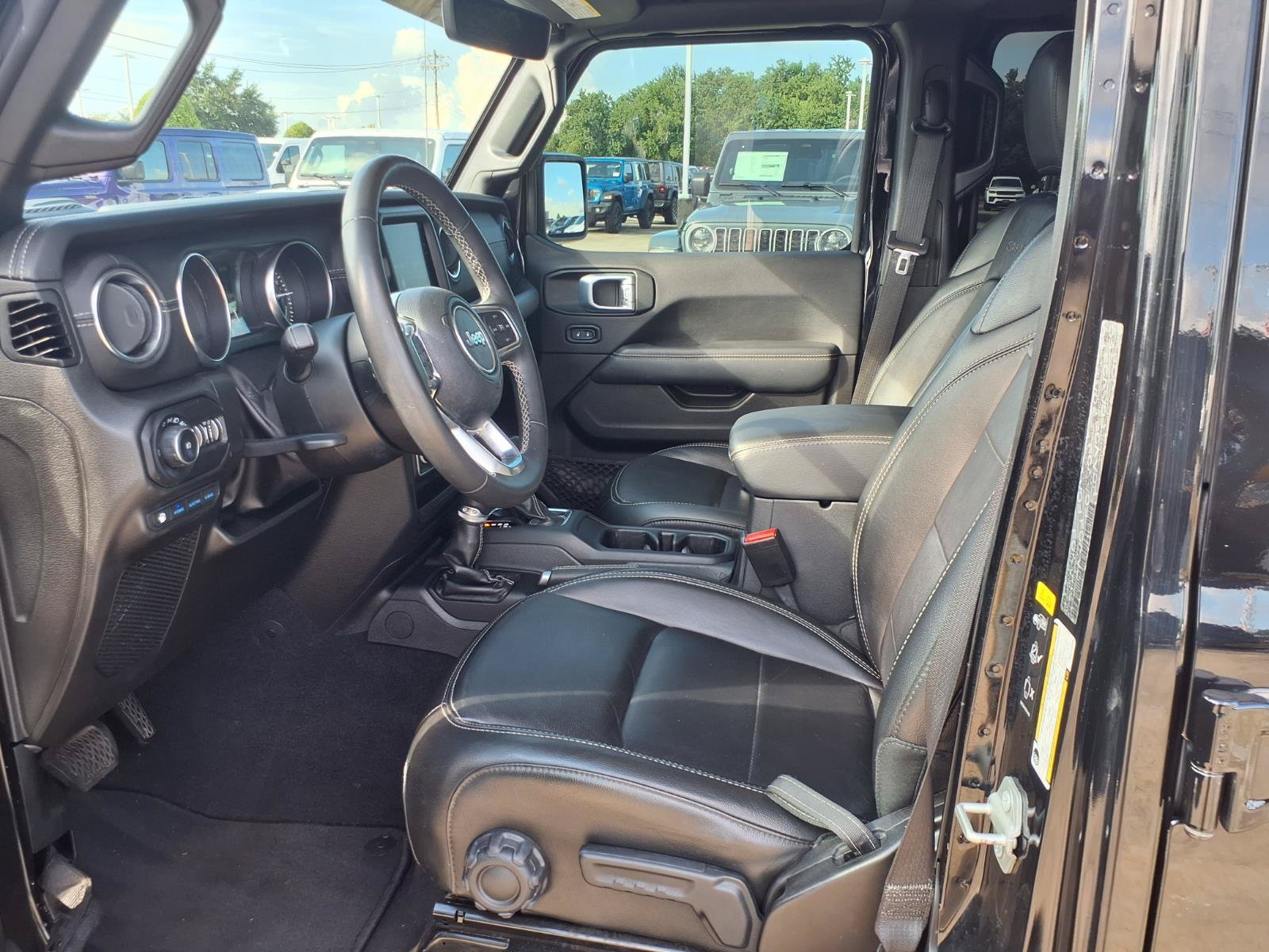 Used 2022 Jeep Wrangler Unlimited Sahara w/ Cold Weather Group AWD/4WD image 13