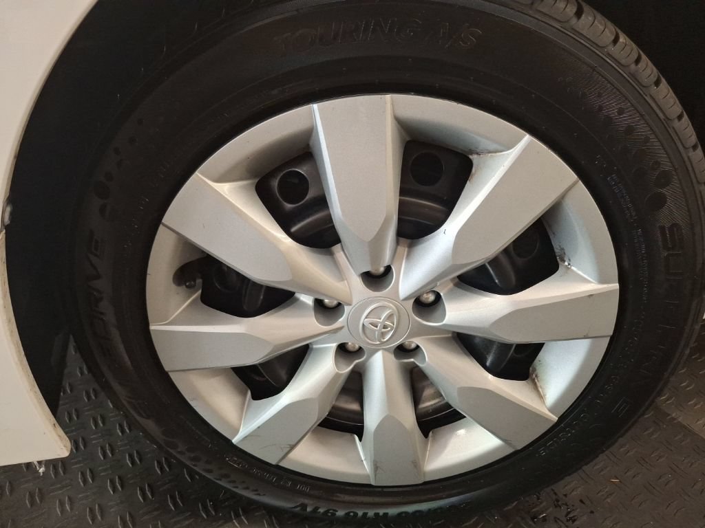 Used 2016 Toyota Corolla LE FWD image 4
